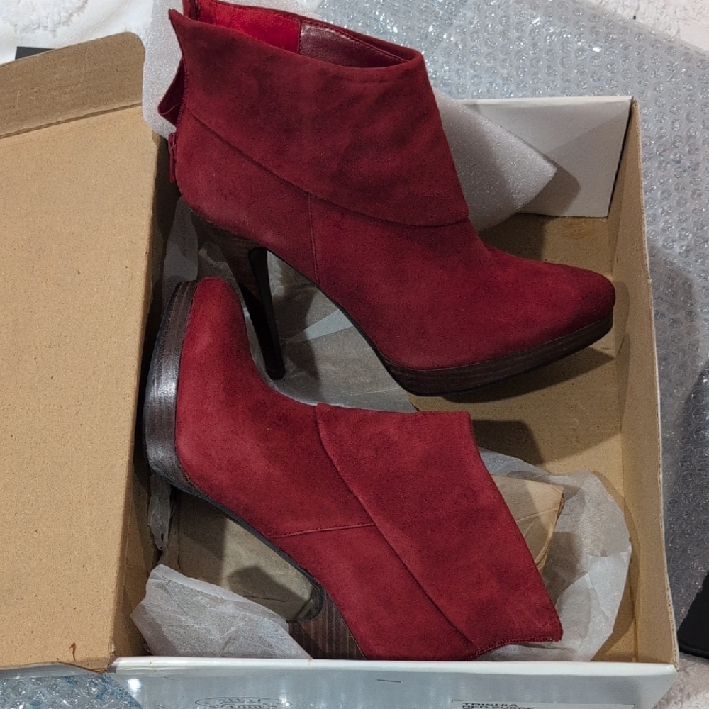 Steve Madden Burgundy Suede Heeled Boots